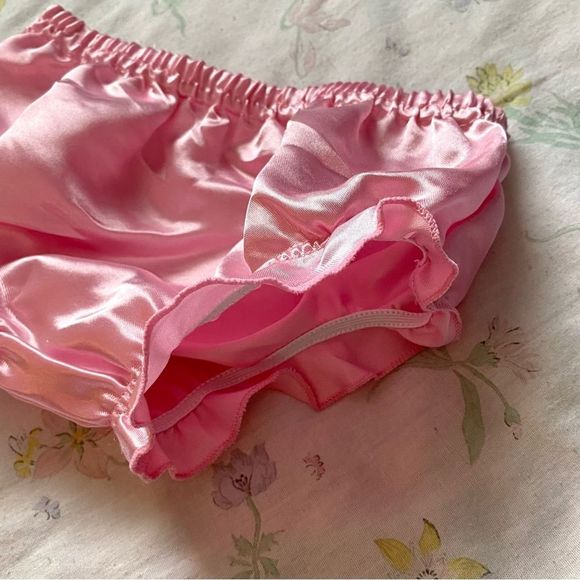 3/$12 Nannette Baby Pink Ruffled Bloomers 3-6m - Picture 3 of 4